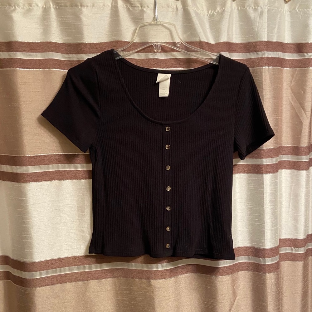 Black cropped shirt
